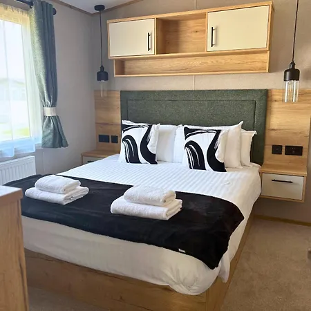 Linwater Caravan Park - Luxury Lodges And Static Caravans Near Edinburgh Newbridge  Exterior photo