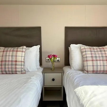 Linwater Caravan Park - Luxury Lodges And Static Caravans Near Edinburgh Newbridge  Exterior photo